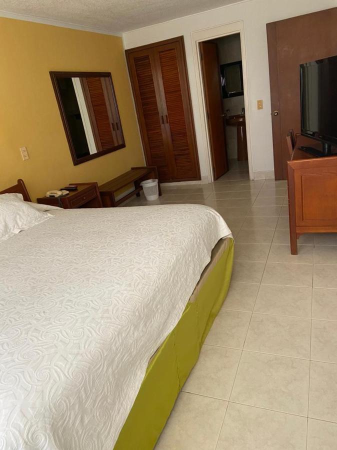 Hotel Bachue จีราร์ดอท ภายนอก รูปภาพ