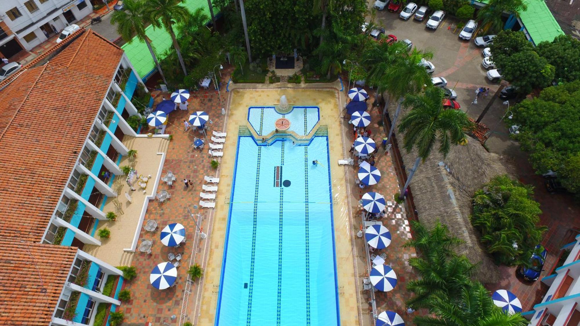 Hotel Bachue จีราร์ดอท ภายนอก รูปภาพ