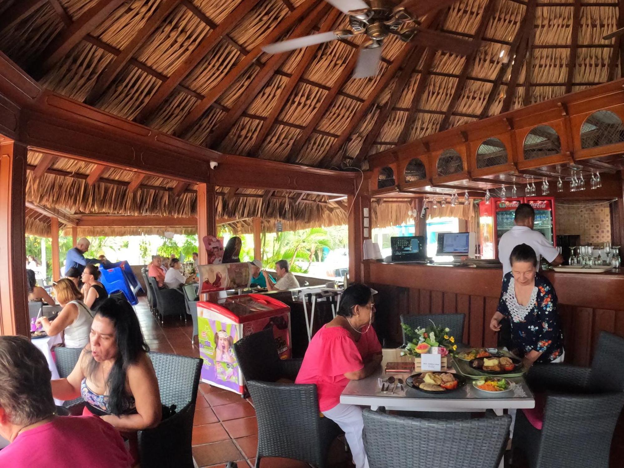Hotel Bachue จีราร์ดอท ภายนอก รูปภาพ