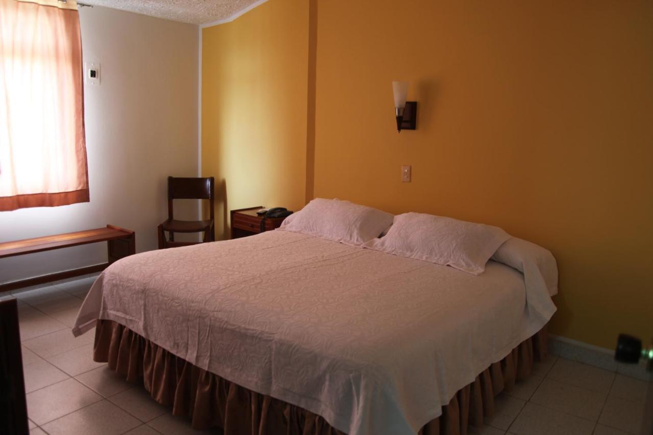Hotel Bachue จีราร์ดอท ภายนอก รูปภาพ