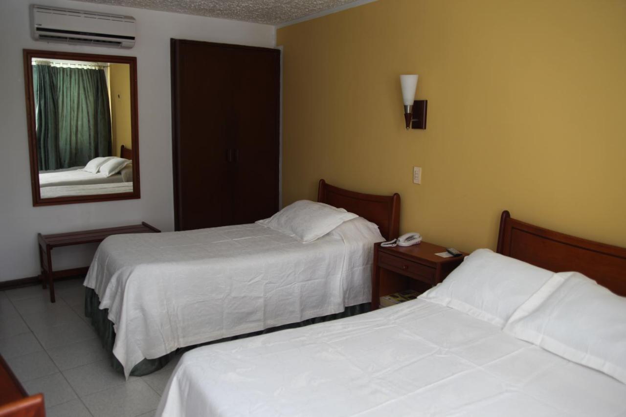 Hotel Bachue จีราร์ดอท ภายนอก รูปภาพ