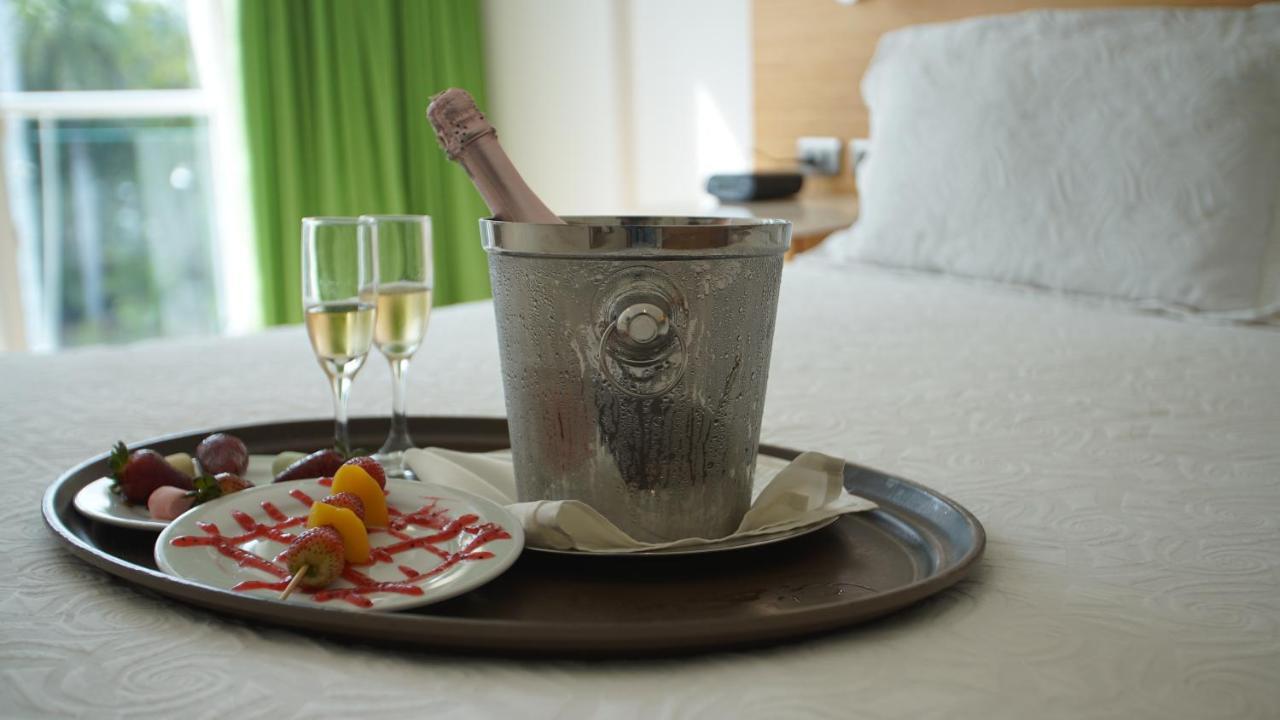 Hotel Bachue จีราร์ดอท ภายนอก รูปภาพ