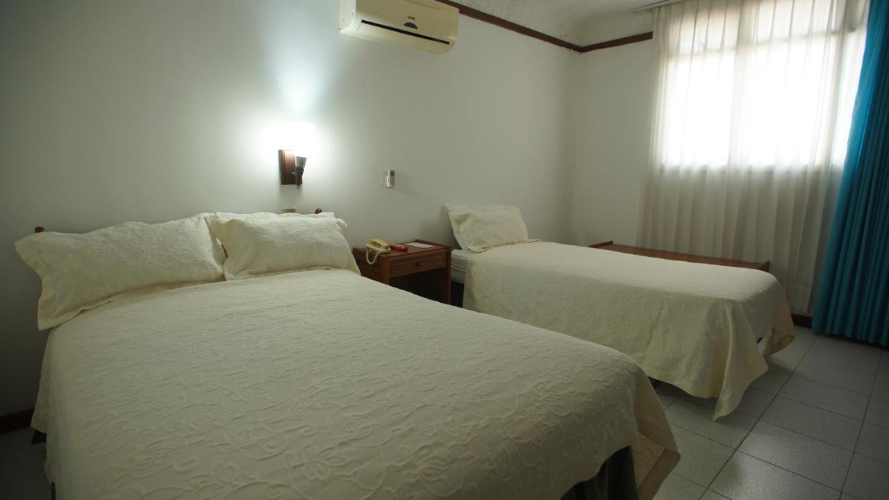 Hotel Bachue จีราร์ดอท ภายนอก รูปภาพ