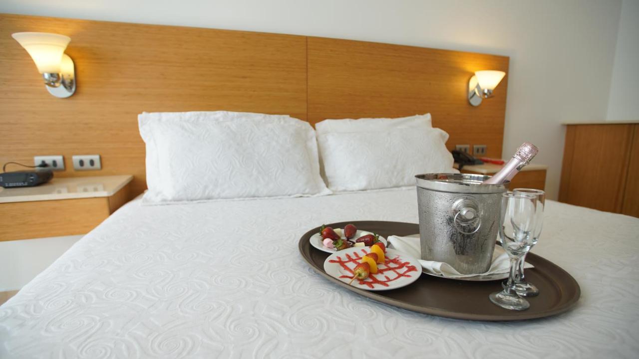 Hotel Bachue จีราร์ดอท ภายนอก รูปภาพ
