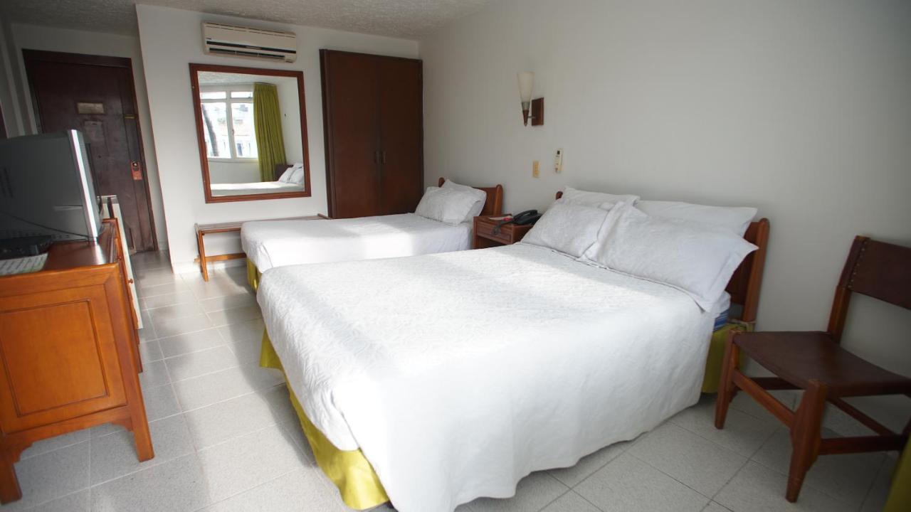 Hotel Bachue จีราร์ดอท ภายนอก รูปภาพ